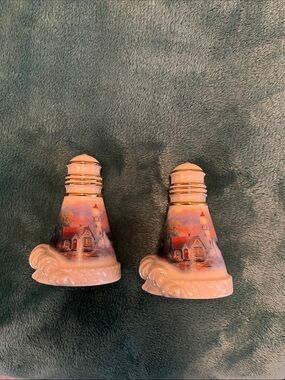 Lenox Thomas Kinkade Lighthouse figure Salt & Pepper Shakers